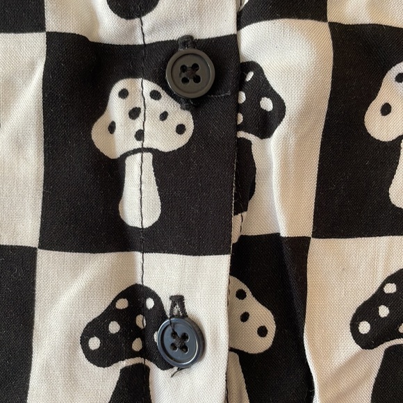 TAGS STILL ON! Forever21 Funky Button Up Top! - Picture 4 of 6